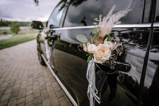 Adelaide Wedding Chauffeur Cars For Bride And Groom